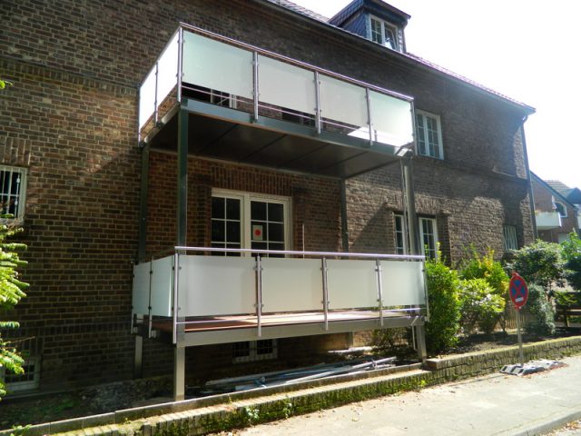 Vorstellbalkon selbsttragend aus Stahl Zäune aus Polen