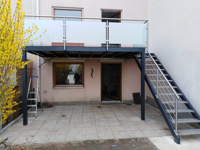 Vorstellbalkon selbsttragend aus Stahl Zäune aus Polen