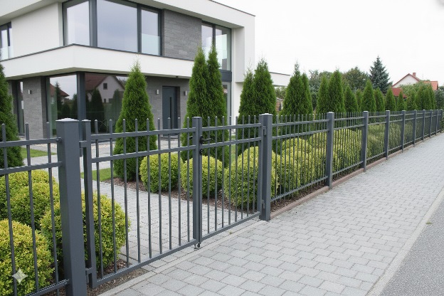 Schmiedezaun-Stettin zeitlos und modern.