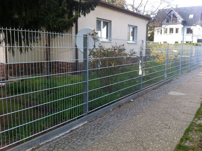 Stabmattenzaun Eisenglimmerfarbe